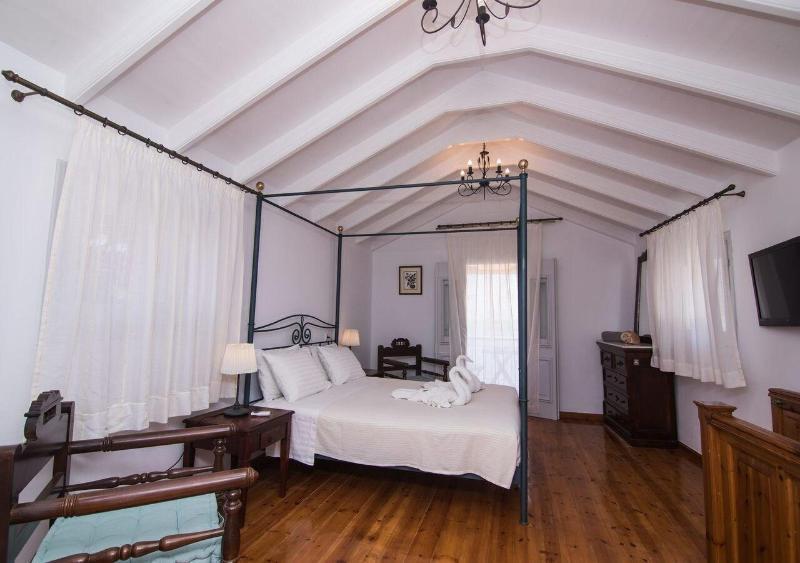 Niriides Hotel Apartments Đảo Sými Ngoại thất bức ảnh